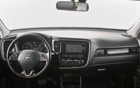 Mitsubishi Outlander III рестайлинг 3, 2015 год, 1 780 000 рублей, 12 фотография
