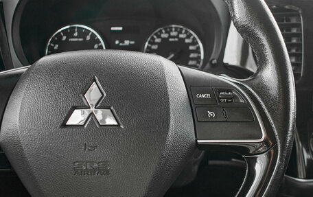 Mitsubishi Outlander III рестайлинг 3, 2015 год, 1 780 000 рублей, 14 фотография