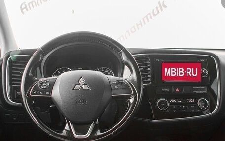 Mitsubishi Outlander III рестайлинг 3, 2015 год, 1 780 000 рублей, 13 фотография