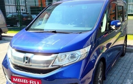 Honda Stepwgn IV, 2015 год, 1 950 000 рублей, 2 фотография