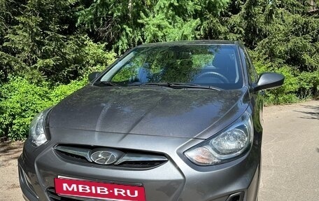 Hyundai Solaris II рестайлинг, 2011 год, 975 000 рублей, 4 фотография