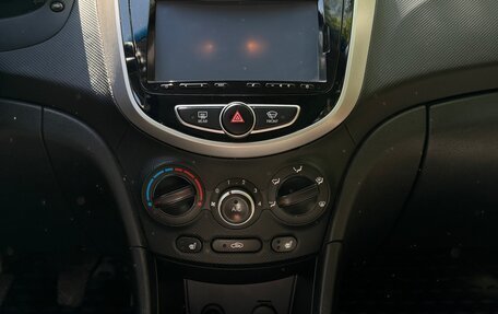 Hyundai Solaris II рестайлинг, 2011 год, 975 000 рублей, 32 фотография