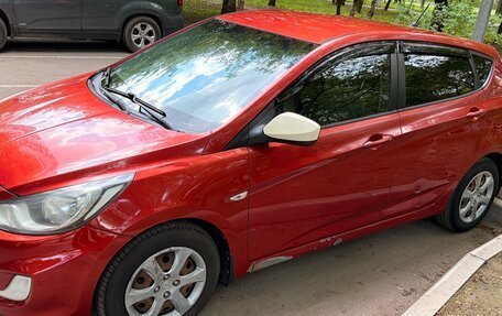 Hyundai Solaris II рестайлинг, 2011 год, 450 000 рублей, 4 фотография