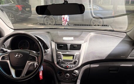 Hyundai Solaris II рестайлинг, 2011 год, 450 000 рублей, 7 фотография