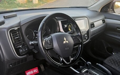 Mitsubishi Outlander III рестайлинг 3, 2018 год, 1 970 000 рублей, 4 фотография