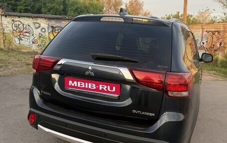 Mitsubishi Outlander III рестайлинг 3, 2018 год, 1 970 000 рублей, 2 фотография