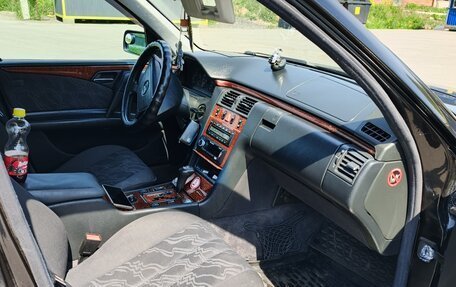 Mercedes-Benz E-Класс, 1999 год, 450 000 рублей, 6 фотография