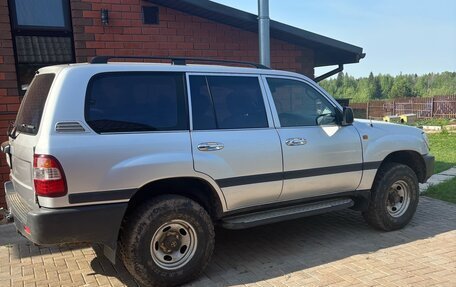 Toyota Land Cruiser 100 рестайлинг 2, 2005 год, 3 850 000 рублей, 3 фотография