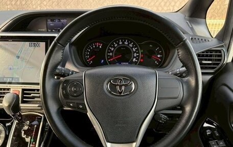 Toyota Noah III, 2021 год, 1 980 000 рублей, 10 фотография