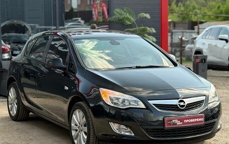 Opel Astra J, 2011 год, 649 000 рублей, 2 фотография