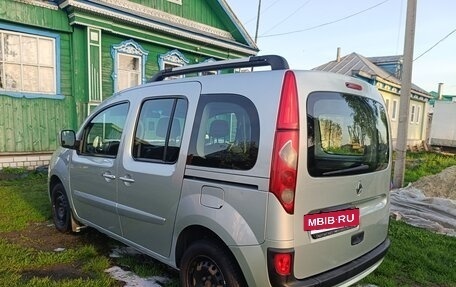Renault Kangoo II рестайлинг, 2011 год, 750 000 рублей, 3 фотография