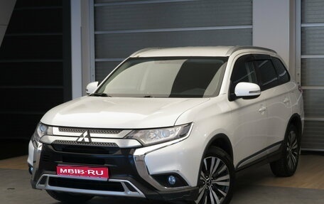 Mitsubishi Outlander III рестайлинг 3, 2019 год, 1 795 000 рублей, 1 фотография