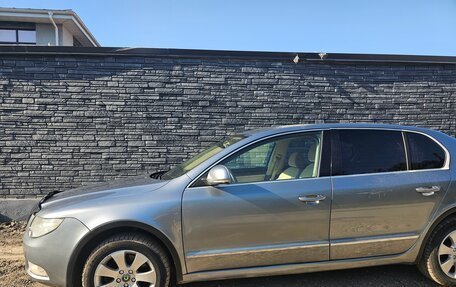 Skoda Superb III рестайлинг, 2011 год, 690 000 рублей, 10 фотография