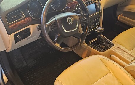 Skoda Superb III рестайлинг, 2011 год, 690 000 рублей, 20 фотография