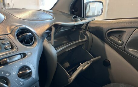 Toyota Yaris I рестайлинг, 2002 год, 181 000 рублей, 22 фотография