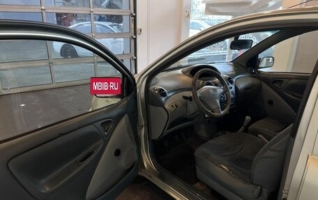 Toyota Yaris I рестайлинг, 2002 год, 181 000 рублей, 18 фотография