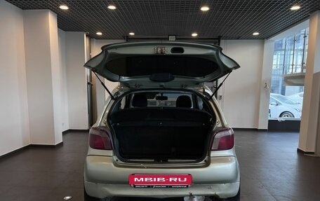Toyota Yaris I рестайлинг, 2002 год, 181 000 рублей, 26 фотография