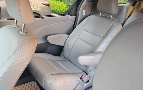 Toyota Sienna III, 2018 год, 2 950 000 рублей, 3 фотография