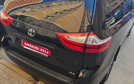 Toyota Sienna III, 2018 год, 2 950 000 рублей, 5 фотография