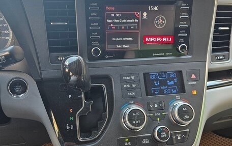 Toyota Sienna III, 2018 год, 2 950 000 рублей, 7 фотография