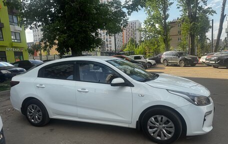 KIA Rio IV, 2018 год, 1 100 000 рублей, 6 фотография