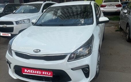 KIA Rio IV, 2018 год, 1 100 000 рублей, 3 фотография