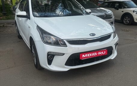 KIA Rio IV, 2018 год, 1 100 000 рублей, 2 фотография
