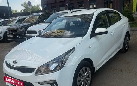 KIA Rio IV, 2018 год, 1 100 000 рублей, 4 фотография