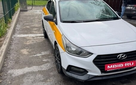 Hyundai Solaris II рестайлинг, 2017 год, 900 000 рублей, 5 фотография