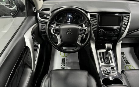 Mitsubishi Pajero Sport III рестайлинг, 2017 год, 3 095 000 рублей, 12 фотография