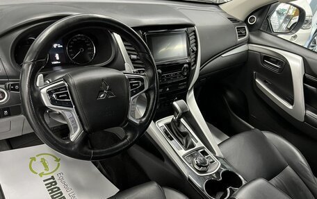 Mitsubishi Pajero Sport III рестайлинг, 2017 год, 3 095 000 рублей, 9 фотография