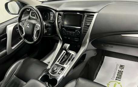 Mitsubishi Pajero Sport III рестайлинг, 2017 год, 3 095 000 рублей, 14 фотография