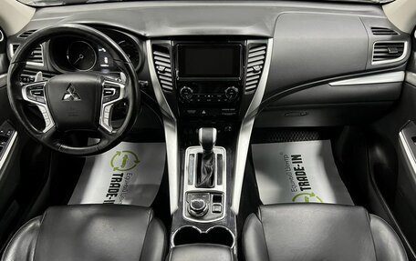 Mitsubishi Pajero Sport III рестайлинг, 2017 год, 3 095 000 рублей, 11 фотография