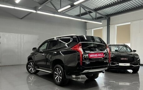 Mitsubishi Pajero Sport III рестайлинг, 2017 год, 3 095 000 рублей, 6 фотография