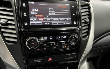 Mitsubishi Pajero Sport III рестайлинг, 2017 год, 3 095 000 рублей, 18 фотография