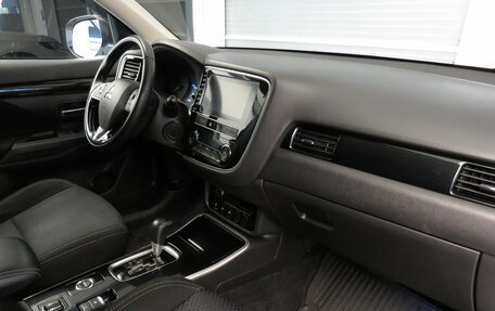 Mitsubishi Outlander III рестайлинг 3, 2019 год, 1 795 000 рублей, 5 фотография
