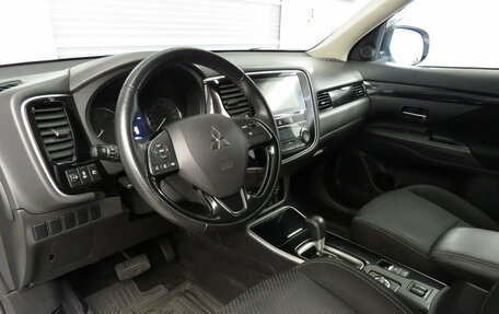 Mitsubishi Outlander III рестайлинг 3, 2019 год, 1 795 000 рублей, 7 фотография