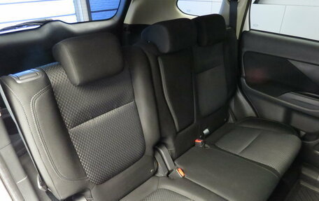 Mitsubishi Outlander III рестайлинг 3, 2019 год, 1 795 000 рублей, 14 фотография