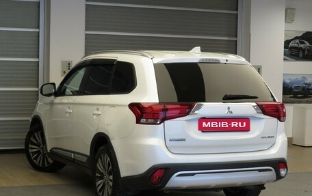 Mitsubishi Outlander III рестайлинг 3, 2019 год, 1 795 000 рублей, 4 фотография