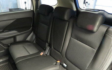 Mitsubishi Outlander III рестайлинг 3, 2019 год, 1 795 000 рублей, 15 фотография