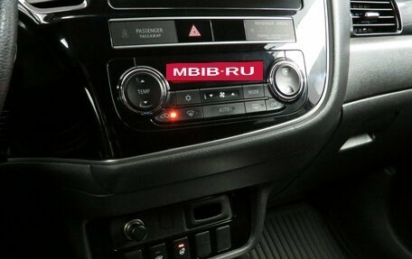 Mitsubishi Outlander III рестайлинг 3, 2019 год, 1 795 000 рублей, 11 фотография