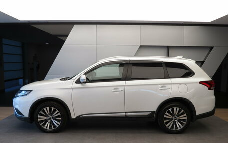 Mitsubishi Outlander III рестайлинг 3, 2019 год, 1 795 000 рублей, 19 фотография