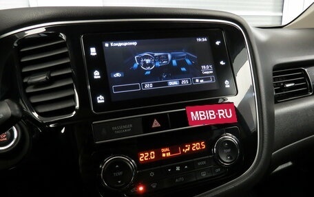 Mitsubishi Outlander III рестайлинг 3, 2019 год, 1 795 000 рублей, 13 фотография