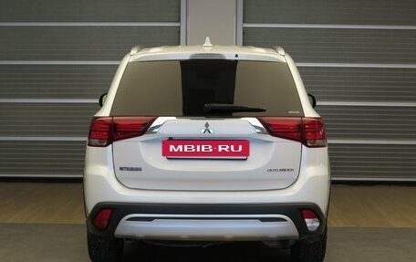 Mitsubishi Outlander III рестайлинг 3, 2019 год, 1 795 000 рублей, 17 фотография