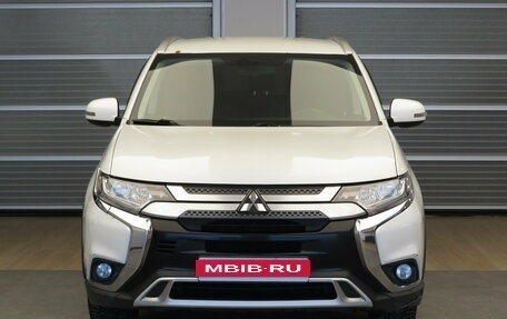 Mitsubishi Outlander III рестайлинг 3, 2019 год, 1 795 000 рублей, 16 фотография