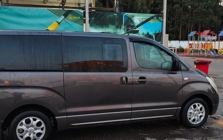Hyundai H-1 II рестайлинг, 2008 год, 990 000 рублей, 2 фотография