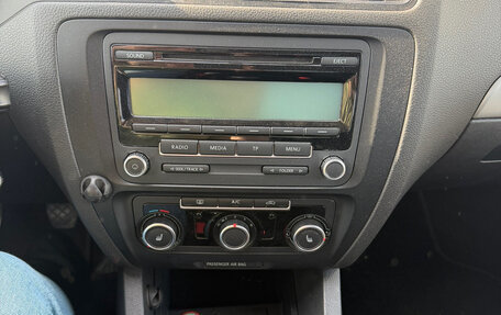 Volkswagen Jetta VI, 2013 год, 877 000 рублей, 12 фотография