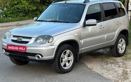 Chevrolet Niva I рестайлинг, 2017 год, 739 000 рублей, 2 фотография