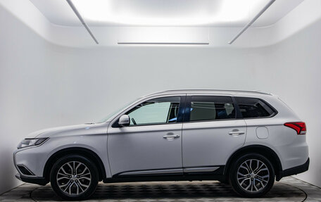 Mitsubishi Outlander III рестайлинг 3, 2018 год, 1 700 000 рублей, 8 фотография
