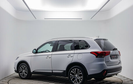 Mitsubishi Outlander III рестайлинг 3, 2018 год, 1 700 000 рублей, 7 фотография
